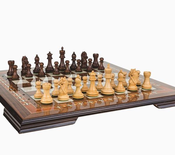 19 Inch chess set