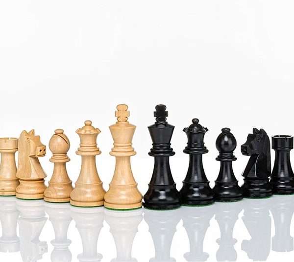 staunton black chess pieces